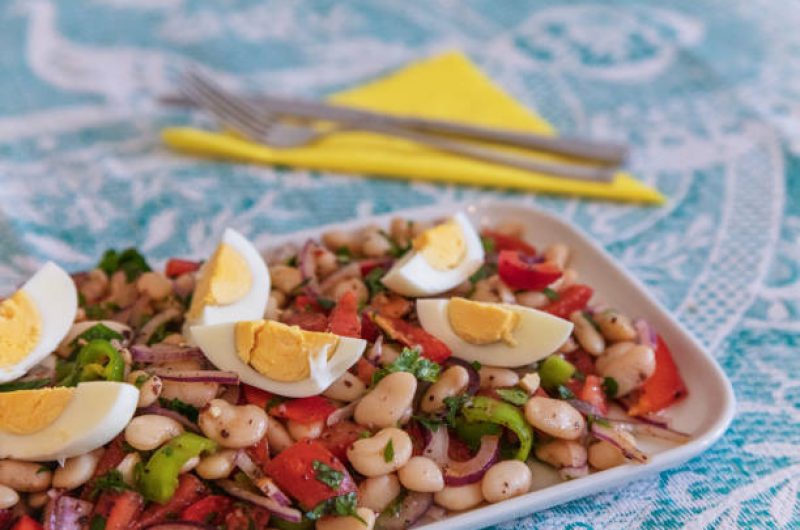 Salada de Feijão Branco Com Pimentão Vermelho, Fácil e Simples